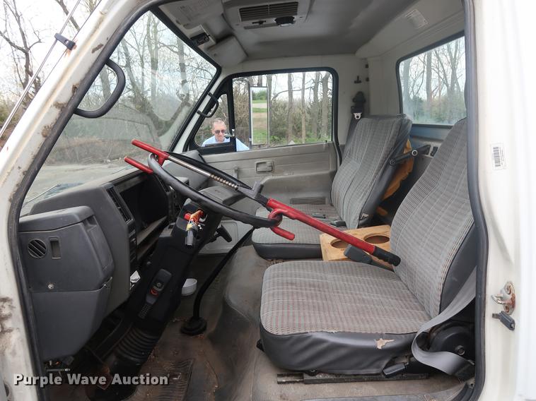 image for item DF3694 1990 Chevrolet 40 Tiltmaster truck cab and chassis