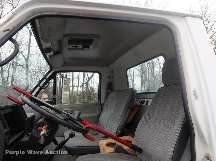 image for item DF3694 1990 Chevrolet 40 Tiltmaster truck cab and chassis