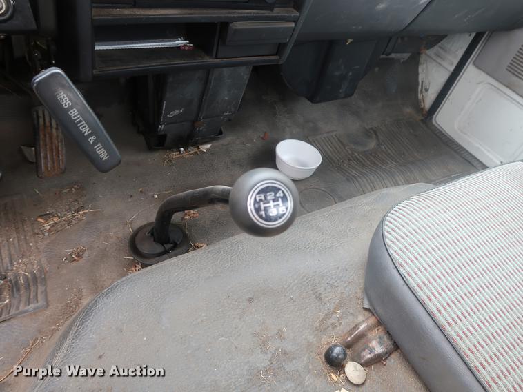 image for item DF3694 1990 Chevrolet 40 Tiltmaster truck cab and chassis