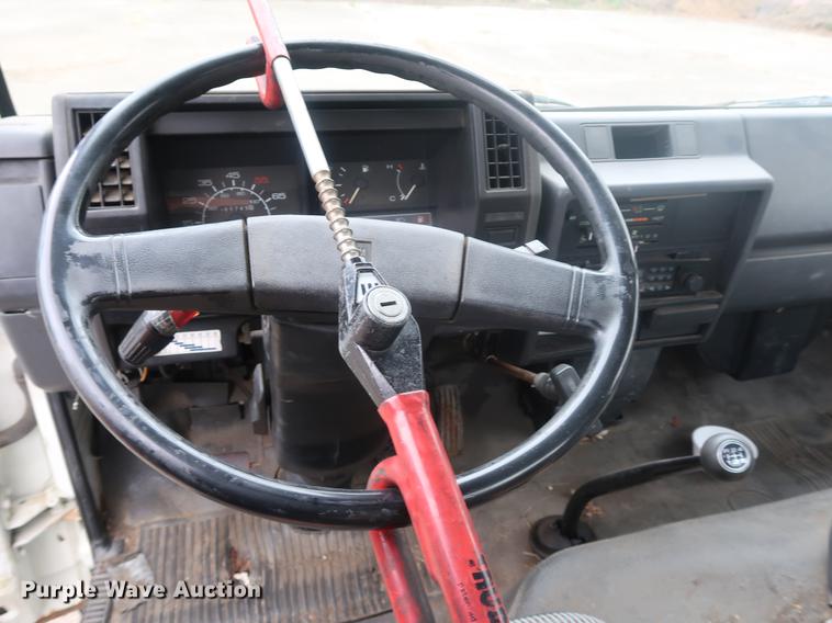 image for item DF3694 1990 Chevrolet 40 Tiltmaster truck cab and chassis