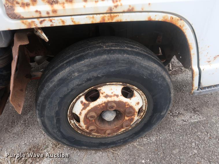 image for item DF3694 1990 Chevrolet 40 Tiltmaster truck cab and chassis