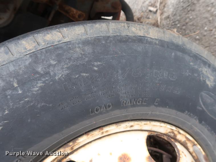 image for item DF3694 1990 Chevrolet 40 Tiltmaster truck cab and chassis