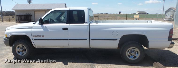 image for item DR9535 1998 Dodge Ram 1500 Club Cab pickup truck
