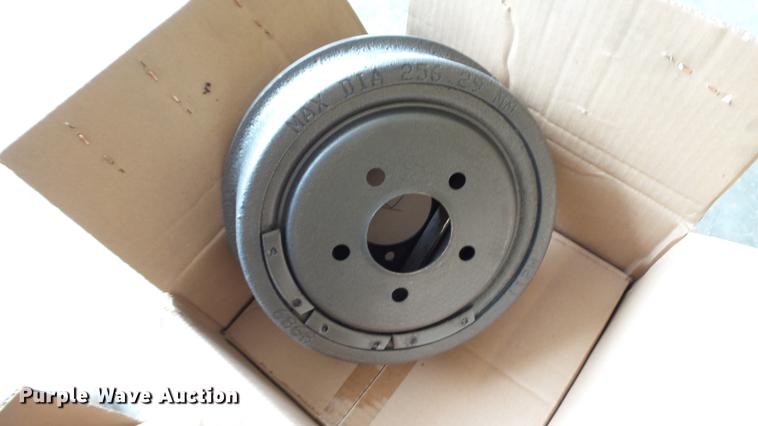 image for item DT9048 (2) rear drum brake assemblies