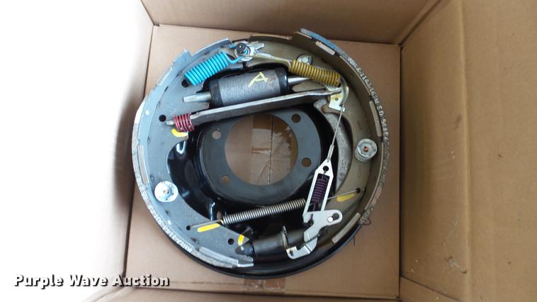 image for item DT9048 (2) rear drum brake assemblies