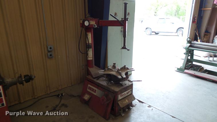 image for item DT9052 Coats rim clamp tire machine