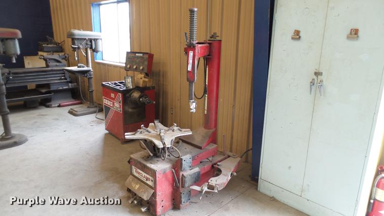 image for item DT9052 Coats rim clamp tire machine