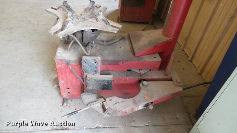 image for item DT9052 Coats rim clamp tire machine