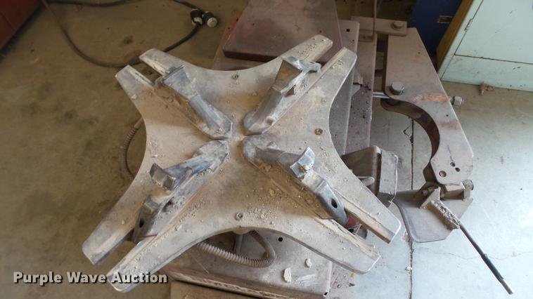 image for item DT9052 Coats rim clamp tire machine