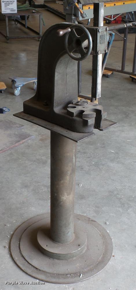 image for item DT9055 Drake 1 1/2 arbor press