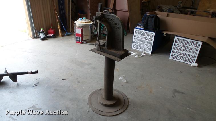 image for item DT9055 Drake 1 1/2 arbor press