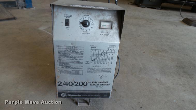 image for item DT9056 Schumacher SE-2001 battery charger