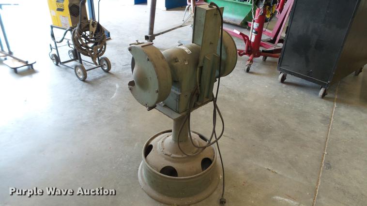 image for item DT9060 Dual wheel bench grinder