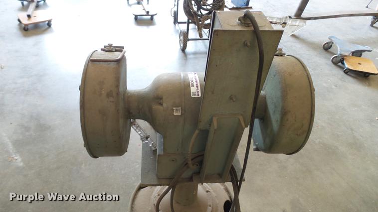 image for item DT9060 Dual wheel bench grinder