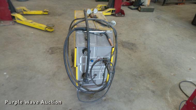 image for item DT9061 Esab Migmaster 250 MIG welder