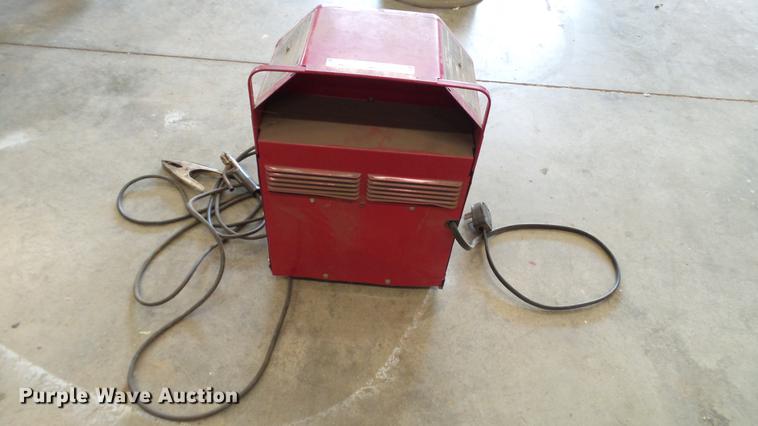 image for item DT9062 Lincoln Electric AC/DC arc welder