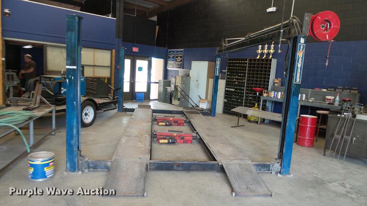 image for item DT9063 Forward 12000LF four post vehicle lift