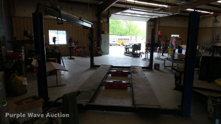 image for item DT9063 Forward 12000LF four post vehicle lift