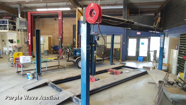 image for item DT9063 Forward 12000LF four post vehicle lift