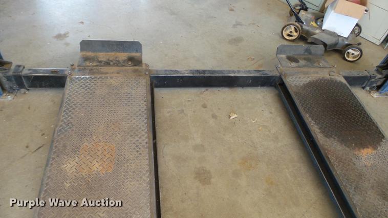 image for item DT9063 Forward 12000LF four post vehicle lift