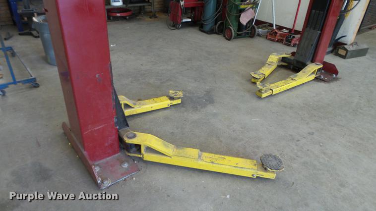 image for item DT9064 Challenger two post vehicle lift