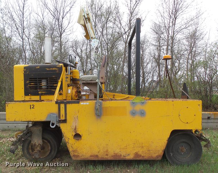 image for item DX9088 Ingram pneumatic roller