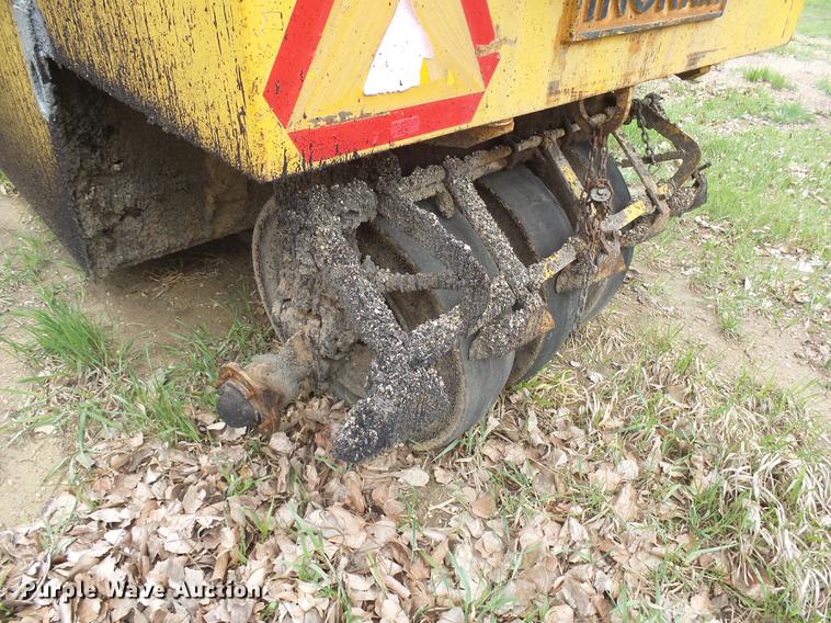 image for item DX9088 Ingram pneumatic roller