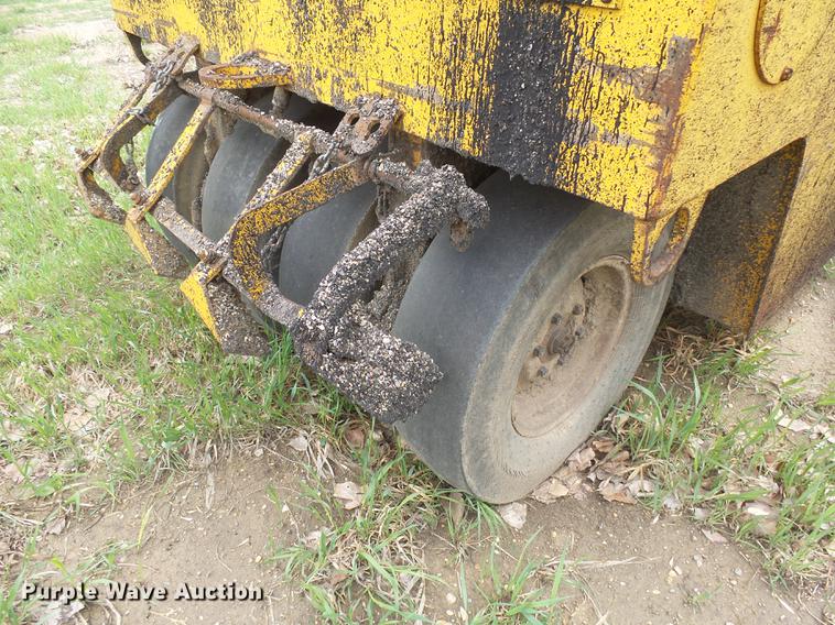 image for item DX9088 Ingram pneumatic roller