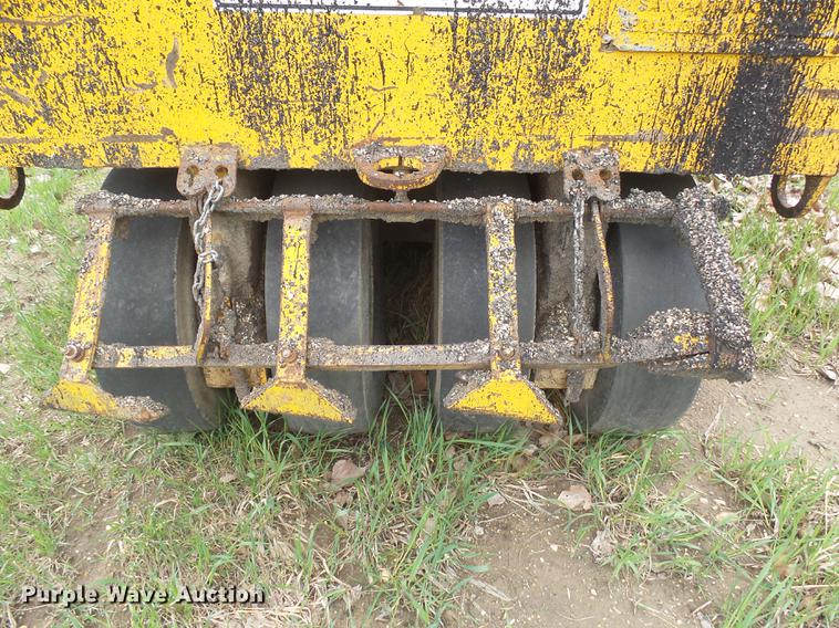 image for item DX9088 Ingram pneumatic roller