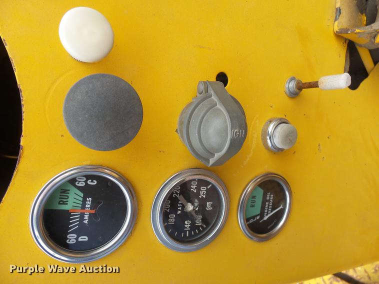 image for item DX9088 Ingram pneumatic roller