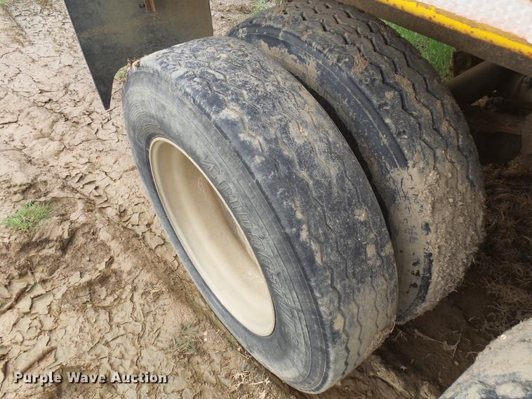 image for item DX9096 2005 Drake end dump pup trailer