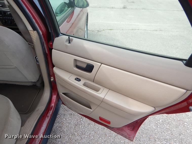 image for item EI9117 2003 Ford Taurus SES