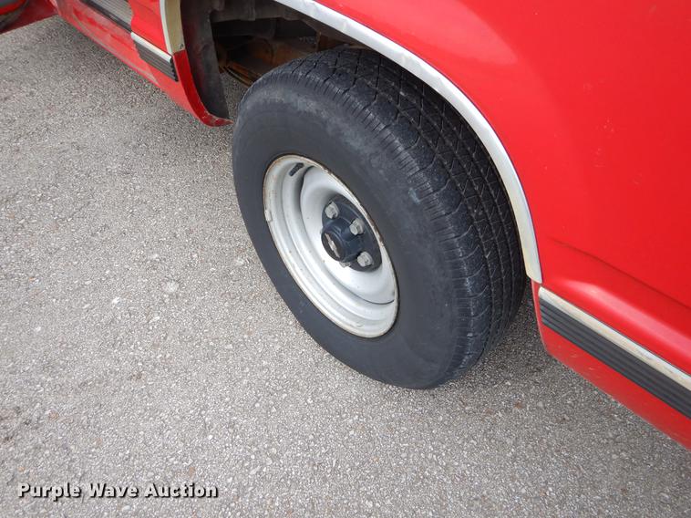 image for item EI9118 1999 Chevrolet Suburban C1500 SUV