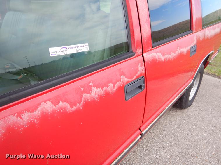 image for item EI9118 1999 Chevrolet Suburban C1500 SUV