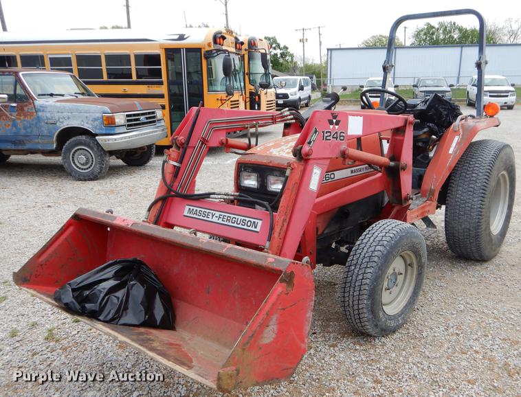 image for item EI9120 Massey Ferguson 1260 MFWD tractor