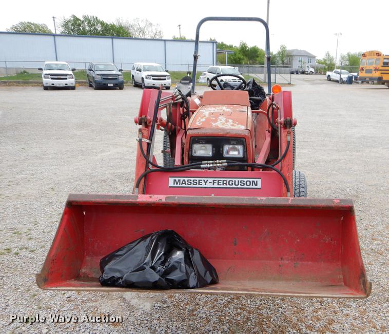 image for item EI9120 Massey Ferguson 1260 MFWD tractor