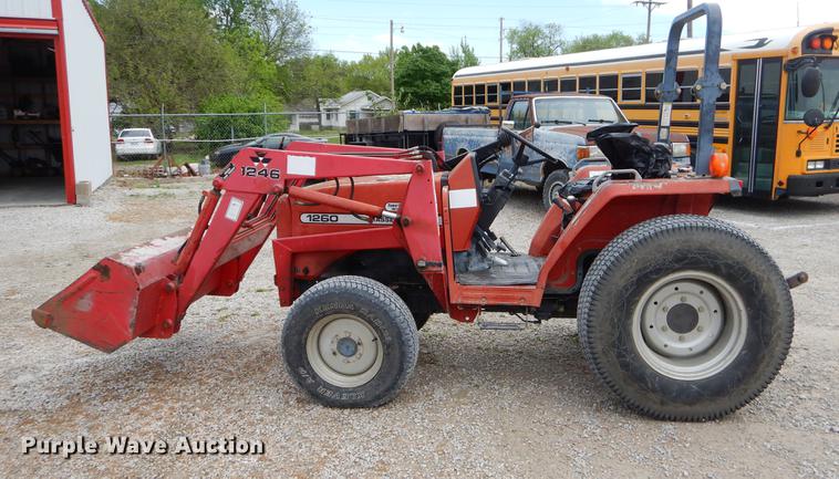 image for item EI9120 Massey Ferguson 1260 MFWD tractor