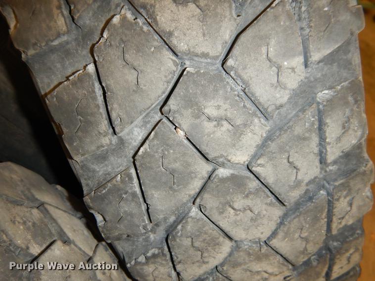 image for item EI9122 (8) tires