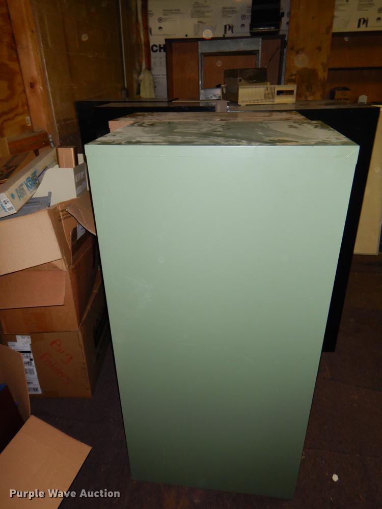 image for item EI9124 Approximately 15 metal file cabinets