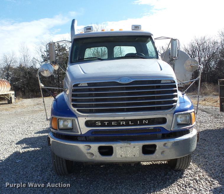 image for item EI9754 2004 Sterling L9500 semi truck