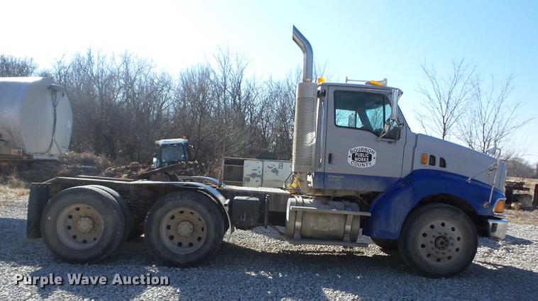 image for item EI9754 2004 Sterling L9500 semi truck
