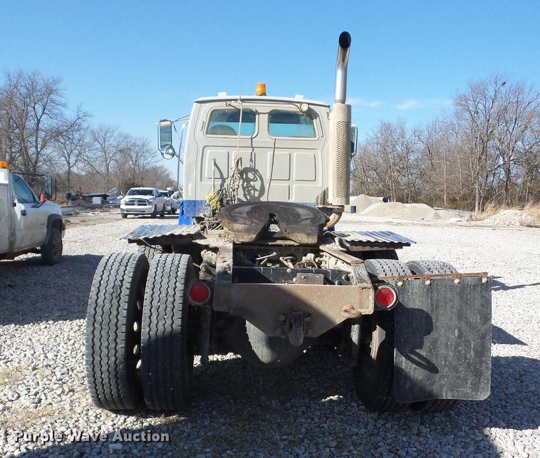 image for item EI9754 2004 Sterling L9500 semi truck