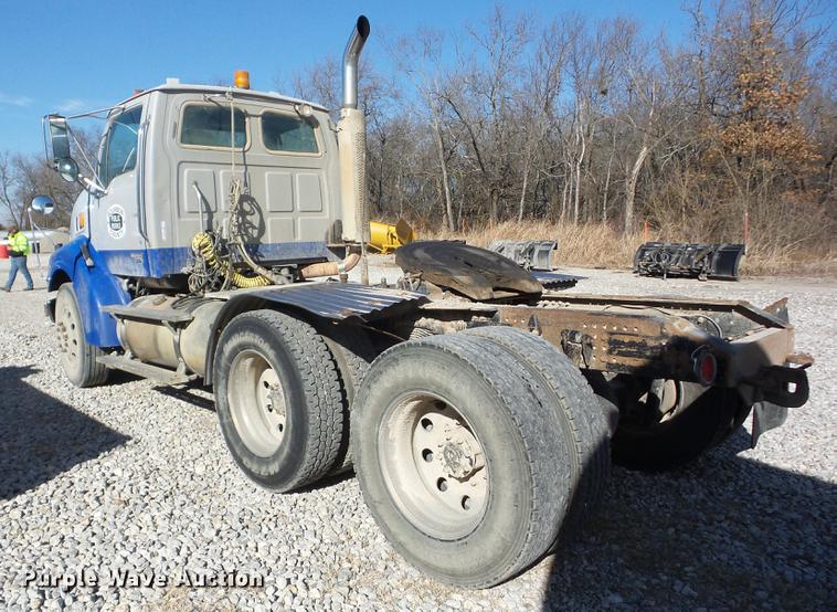 image for item EI9754 2004 Sterling L9500 semi truck