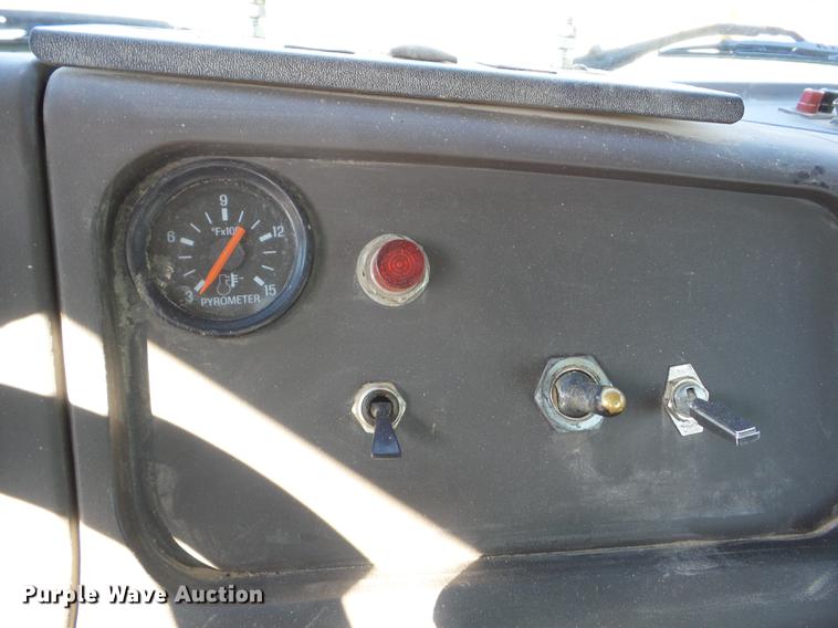 image for item EI9754 2004 Sterling L9500 semi truck