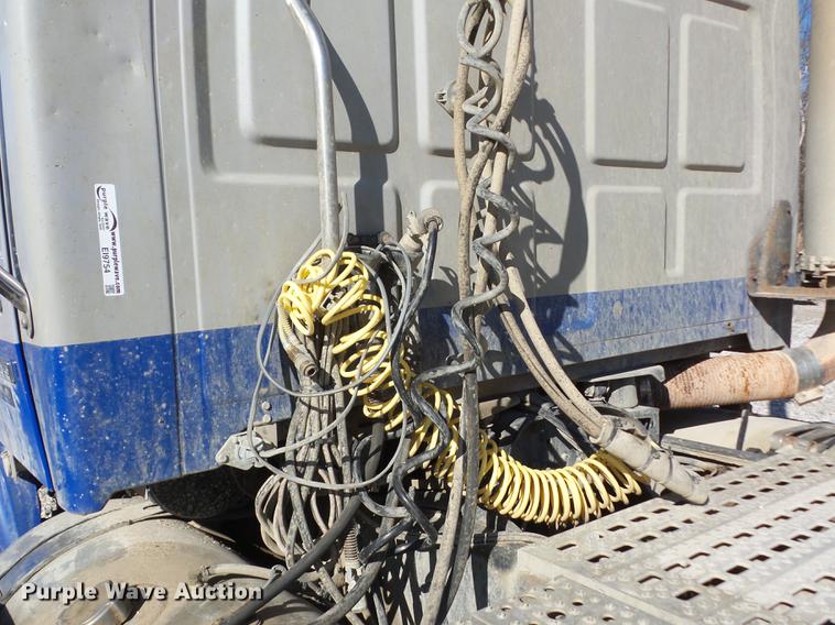 image for item EI9754 2004 Sterling L9500 semi truck