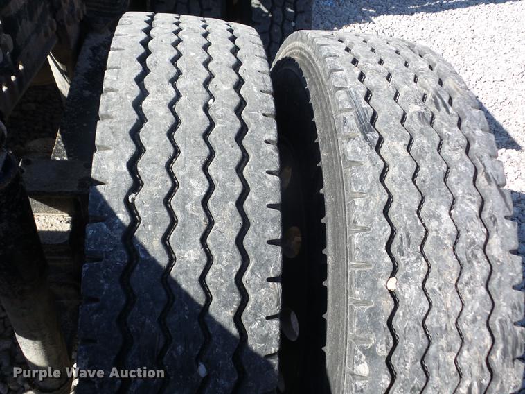 image for item EI9754 2004 Sterling L9500 semi truck