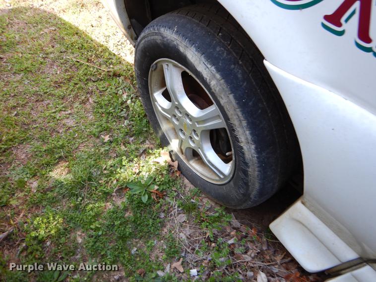 image for item EJ9864 2007 Chevrolet Uplander handicap accessible van