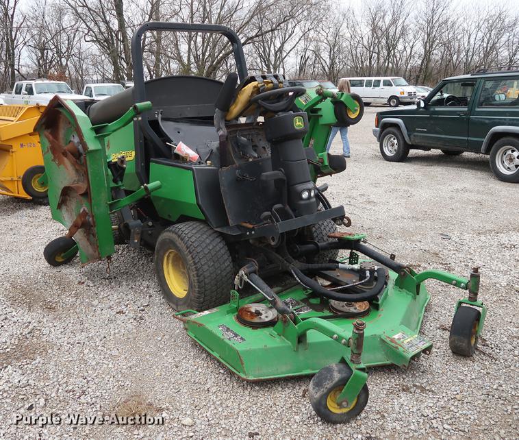 image for item EP9264 (4) John Deere lawn mowers