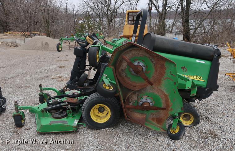 image for item EP9264 (4) John Deere lawn mowers