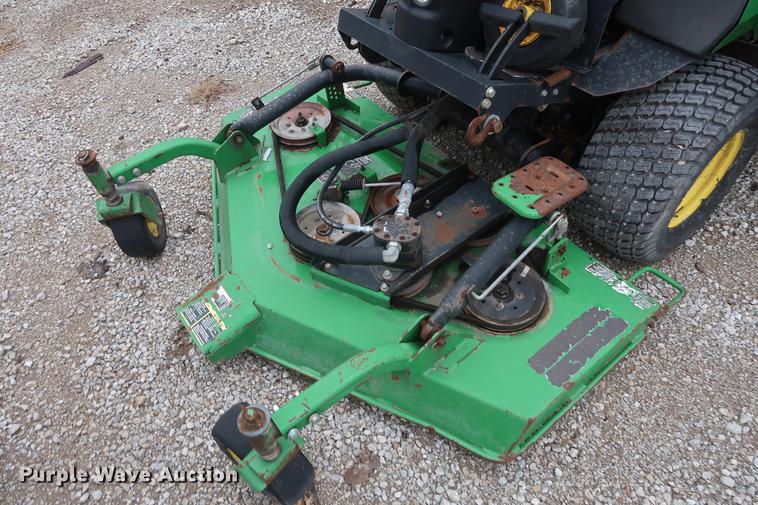 image for item EP9264 (4) John Deere lawn mowers